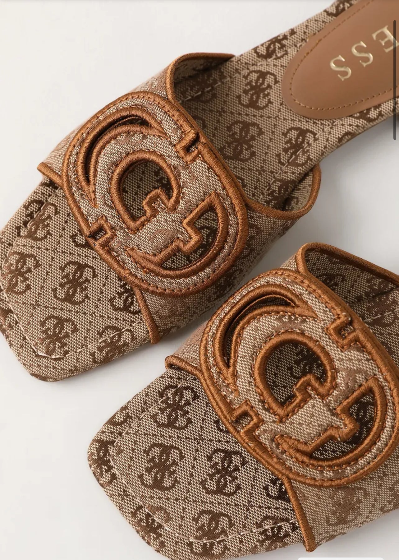 GUESS - Tarishae Signature Sandals