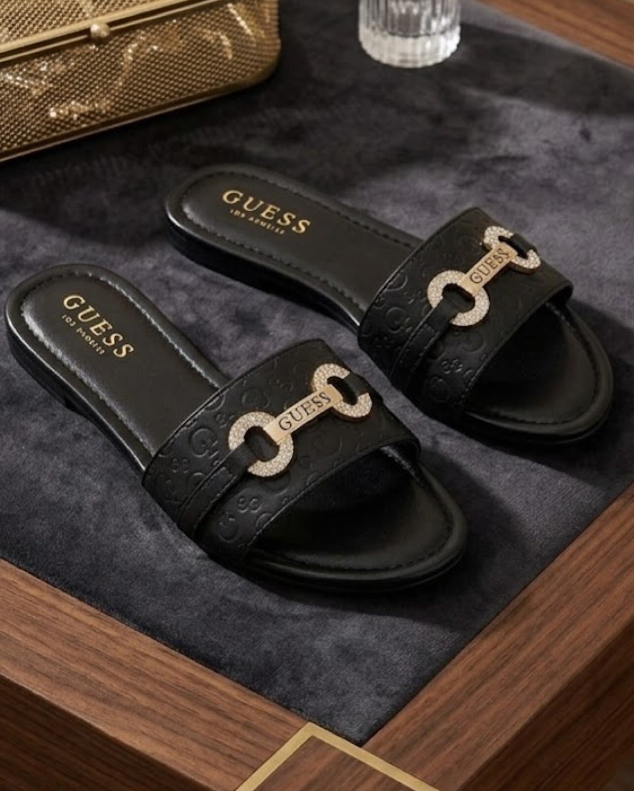 GUESS - Lamera Signature Slides