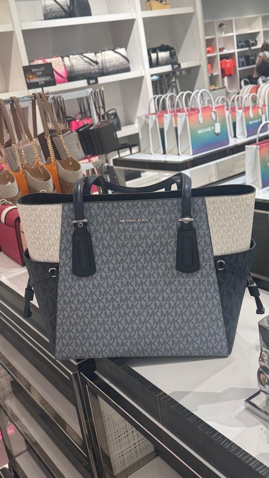 Michael Kors - Voyager Large Color-Block Signature Logo Tote Bag