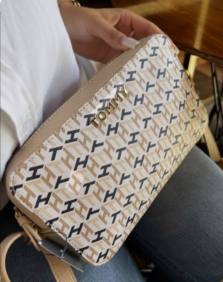 Tommy Hilfiger Melissa Ii Camera Crossbody