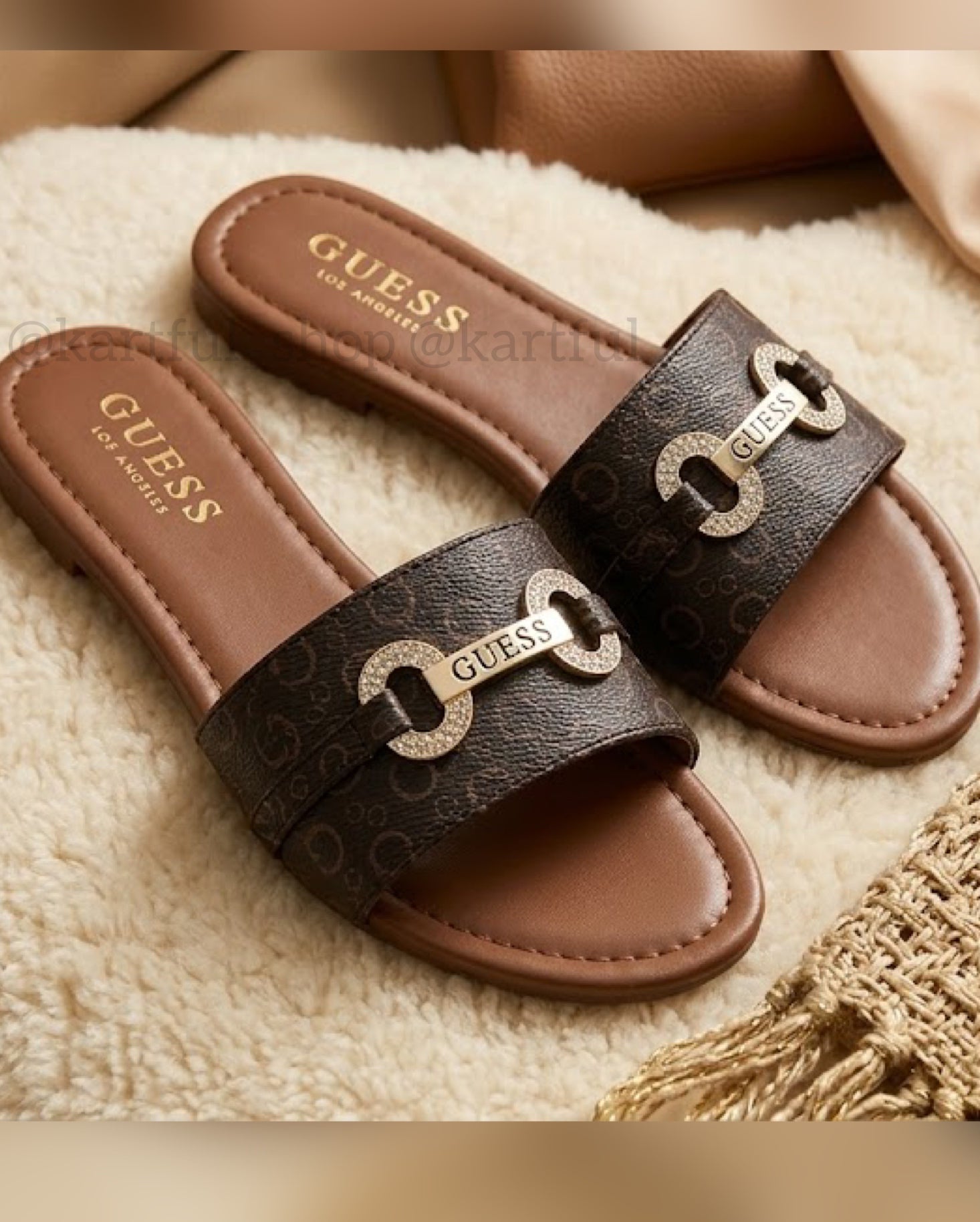 GUESS - Lamera Signature Slides