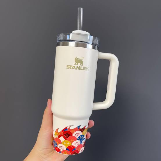 Stanley 30 oz Quencher H2.0 FlowState Tumbler - Cream Dragom